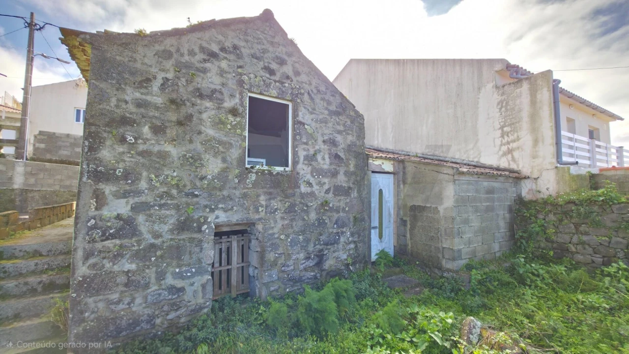 Moradia T2 para Venda em Santana Foto 6