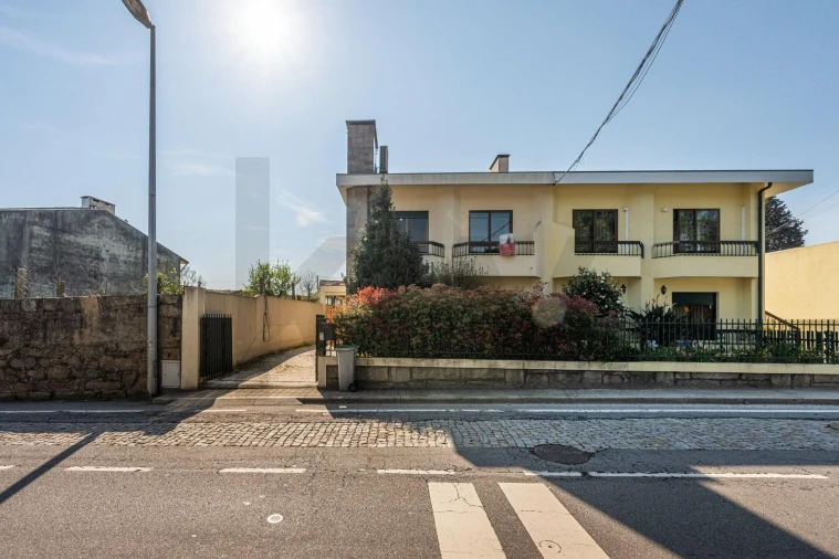 Moradia T4 para Venda em Cidade da Maia Foto 1