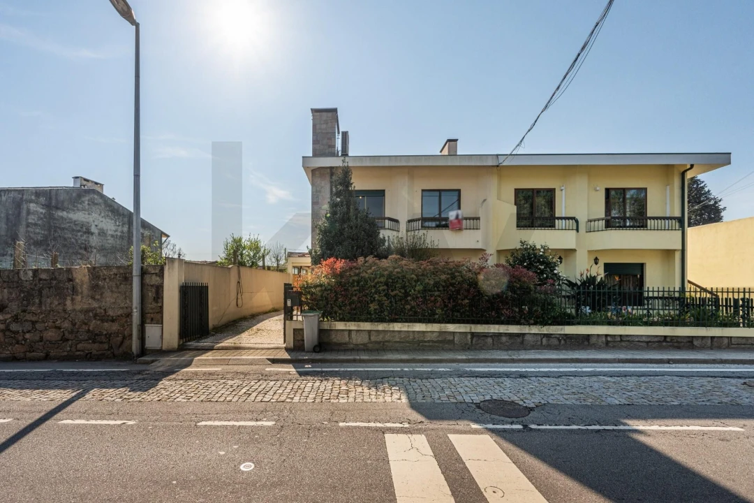 Moradia T4 para Venda em Cidade da Maia Foto 1