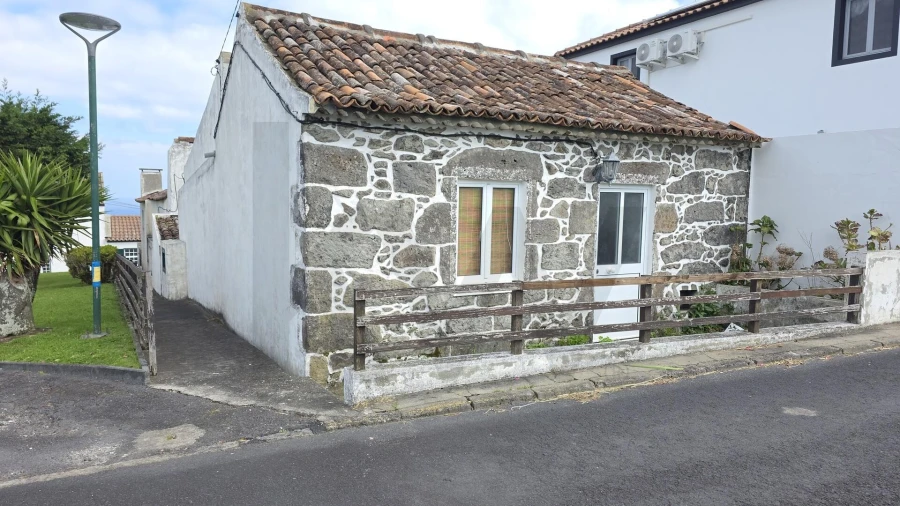 Moradia T2 para Venda em Santana Foto 1