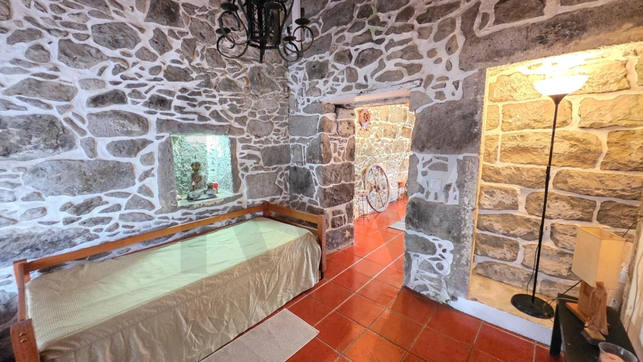 Moradia T2 para Venda em Santana Foto 8