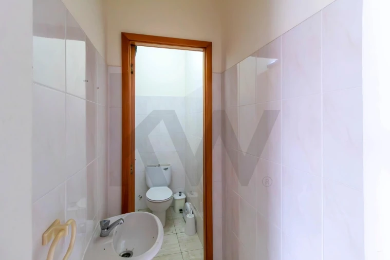 Loja para Venda em Canedo, Vale e Vila Maior Foto 9