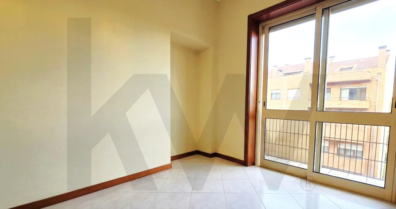 Apartamento T1 para Arrendamento em Vilar de Andorinho Foto 7