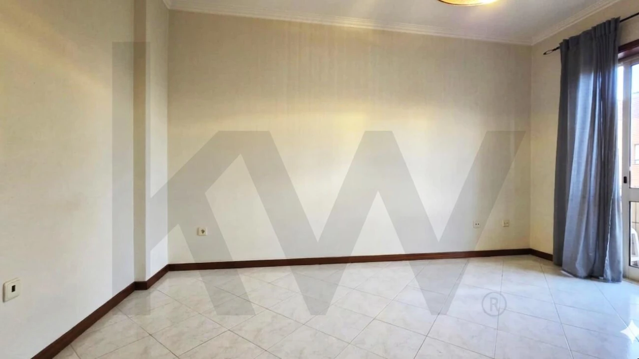 Apartamento T1 para Arrendamento em Vilar de Andorinho Foto 6