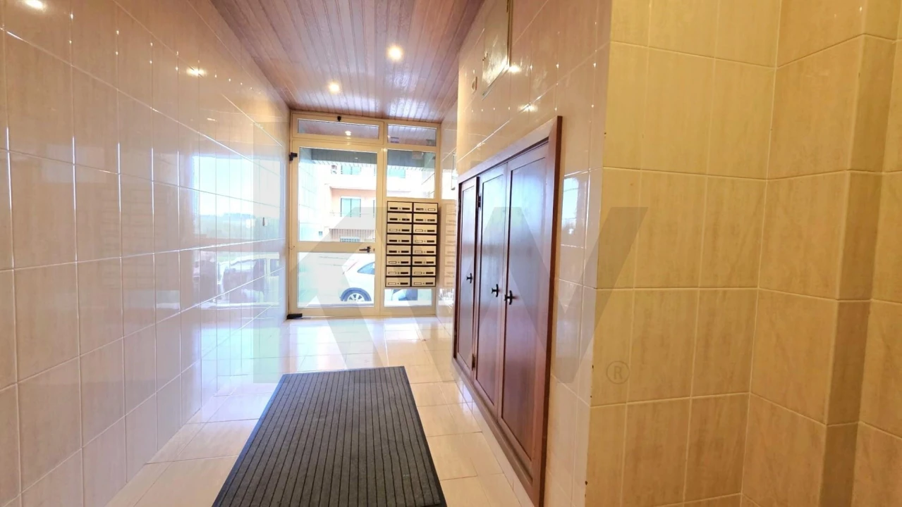 Apartamento T1 para Arrendamento em Vilar de Andorinho Foto 18