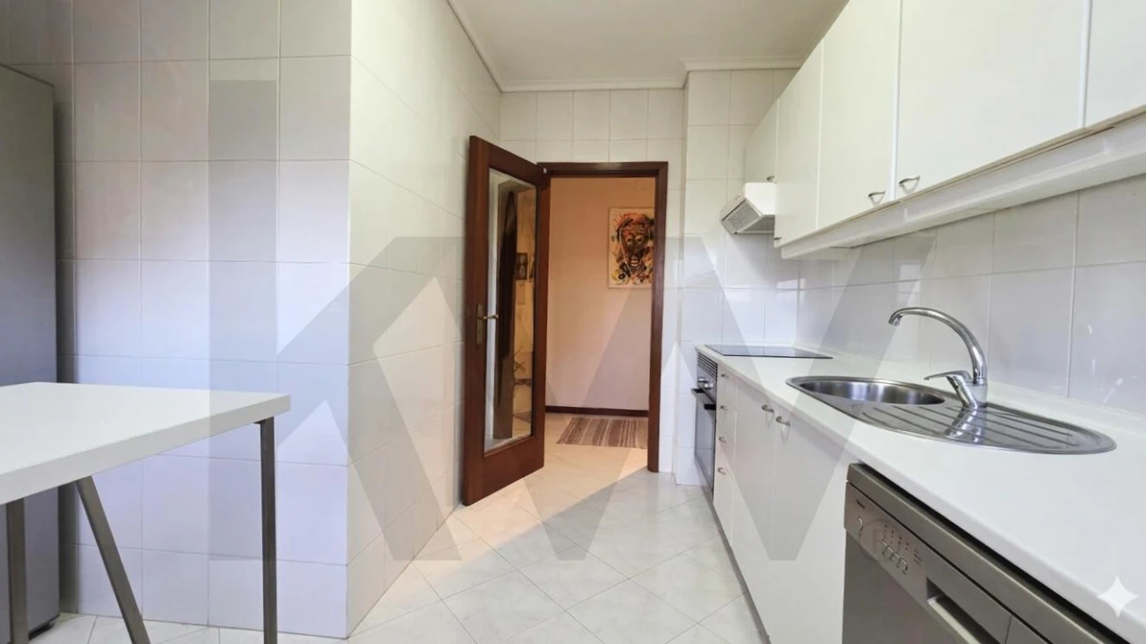 Apartamento T1 para Arrendamento em Vilar de Andorinho Foto 13