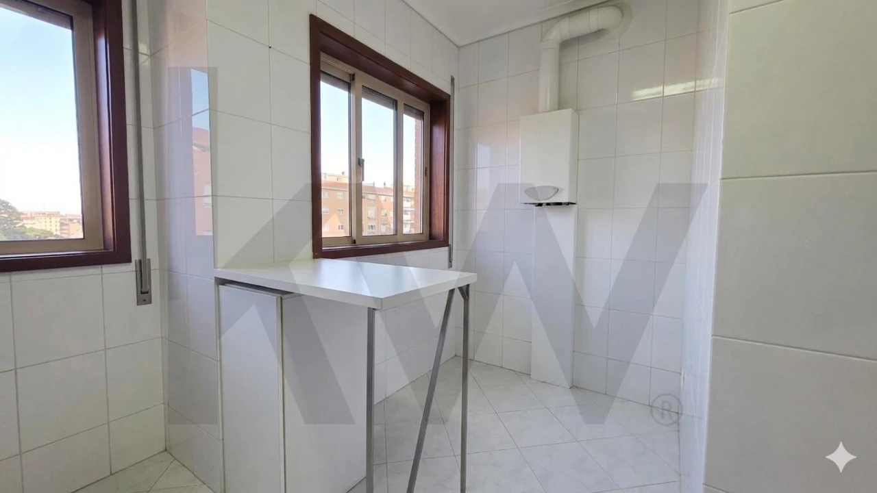 Apartamento T1 para Arrendamento em Vilar de Andorinho Foto 14