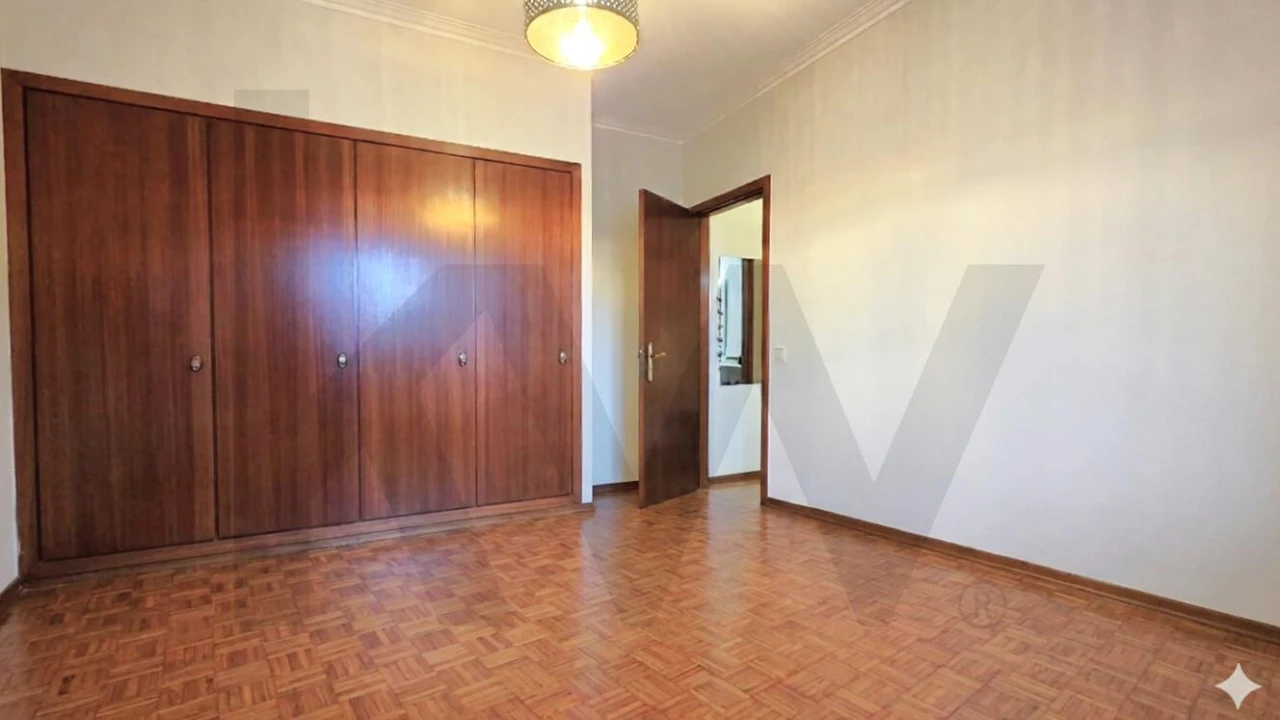 Apartamento T1 para Arrendamento em Vilar de Andorinho Foto 10