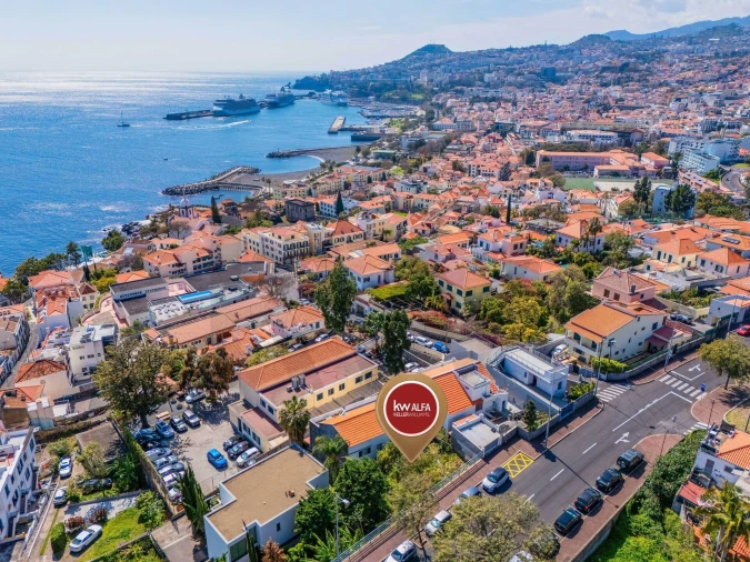 Moradia T2 para Venda em Funchal (Santa Maria Maior) Foto 1