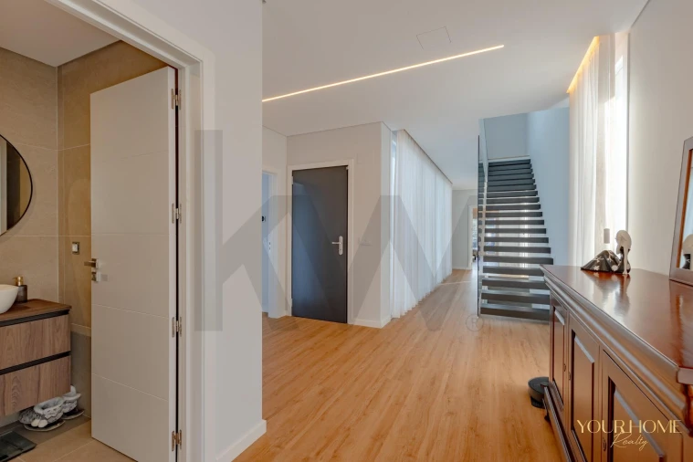 Moradia T4 para Venda em Alcabideche Foto 8