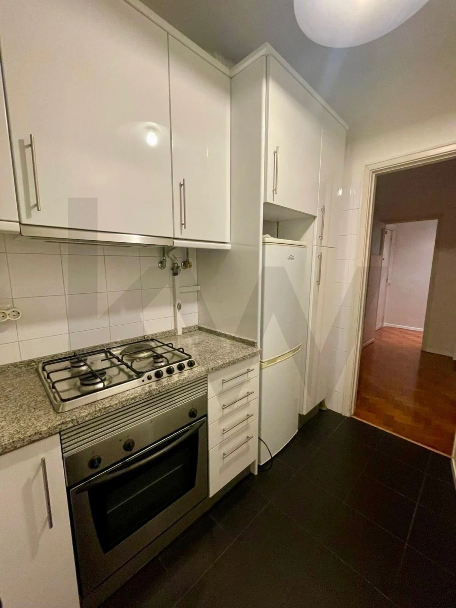 Apartamento T1 para Arrendamento em Campo de Ourique Foto 7