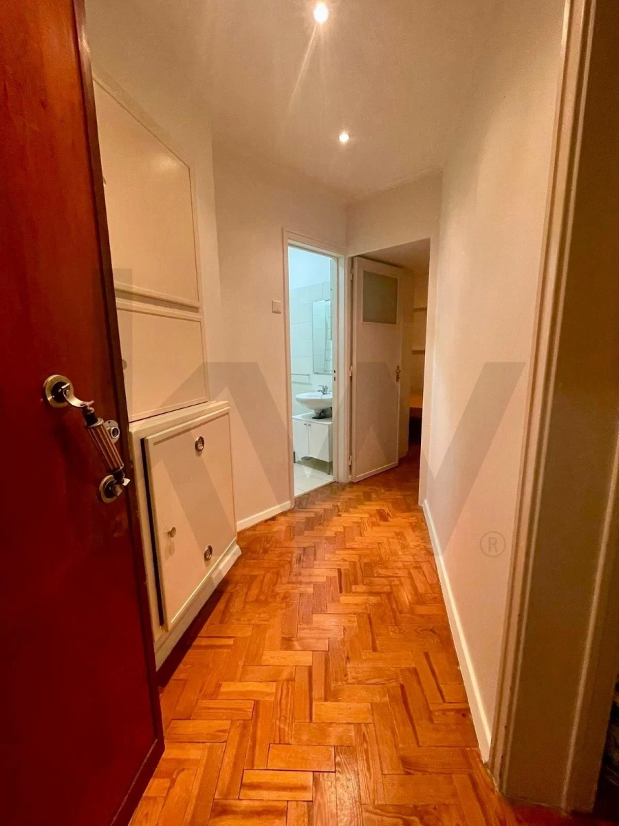 Apartamento T1 para Arrendamento em Campo de Ourique Foto 3