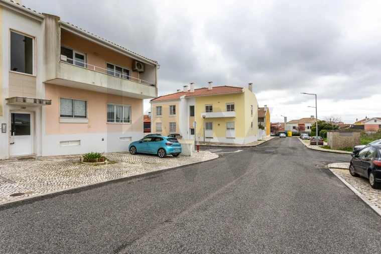 Apartamento T2 para Venda em São Domingos de Rana Foto 32