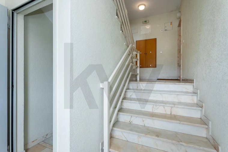 Apartamento T2 para Venda em São Domingos de Rana Foto 30