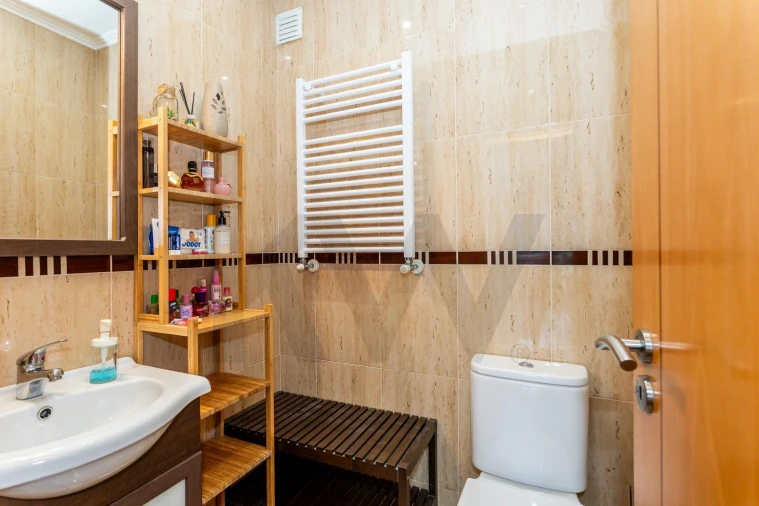 Apartamento T2 para Venda em São Domingos de Rana Foto 4