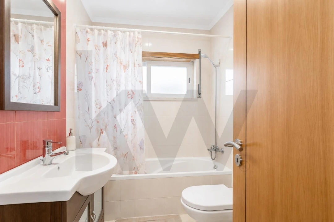 Apartamento T2 para Venda em São Domingos de Rana Foto 18