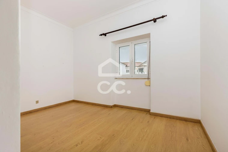 Apartamento T2 para Arrendamento em Bacelo e Senhora da Saúde Foto 7