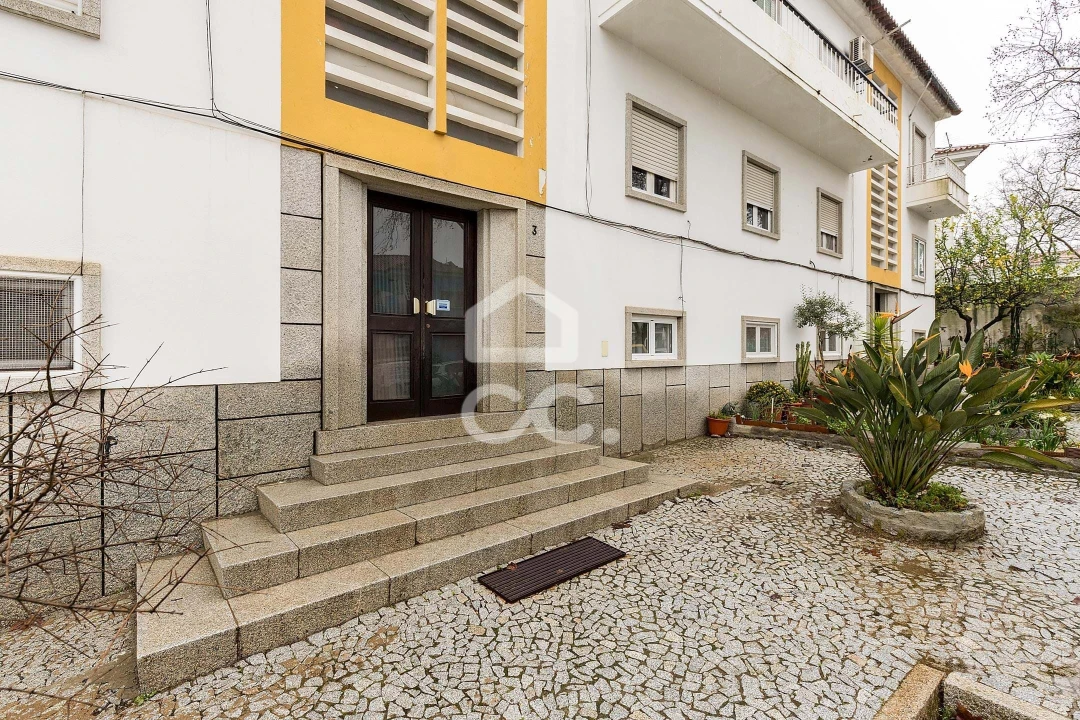 Apartamento T2 para Arrendamento em Bacelo e Senhora da Saúde Foto 1