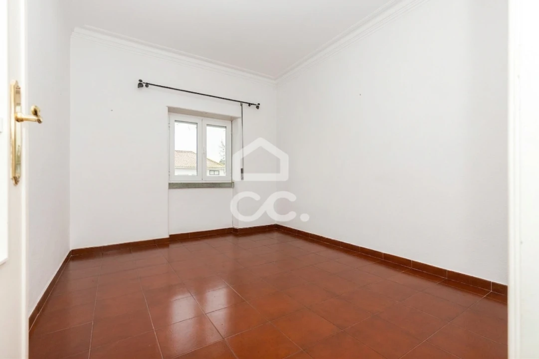 Apartamento T2 para Arrendamento em Bacelo e Senhora da Saúde Foto 3