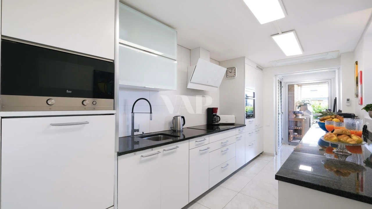 Apartamento T3 para Venda em Quarteira Foto 4