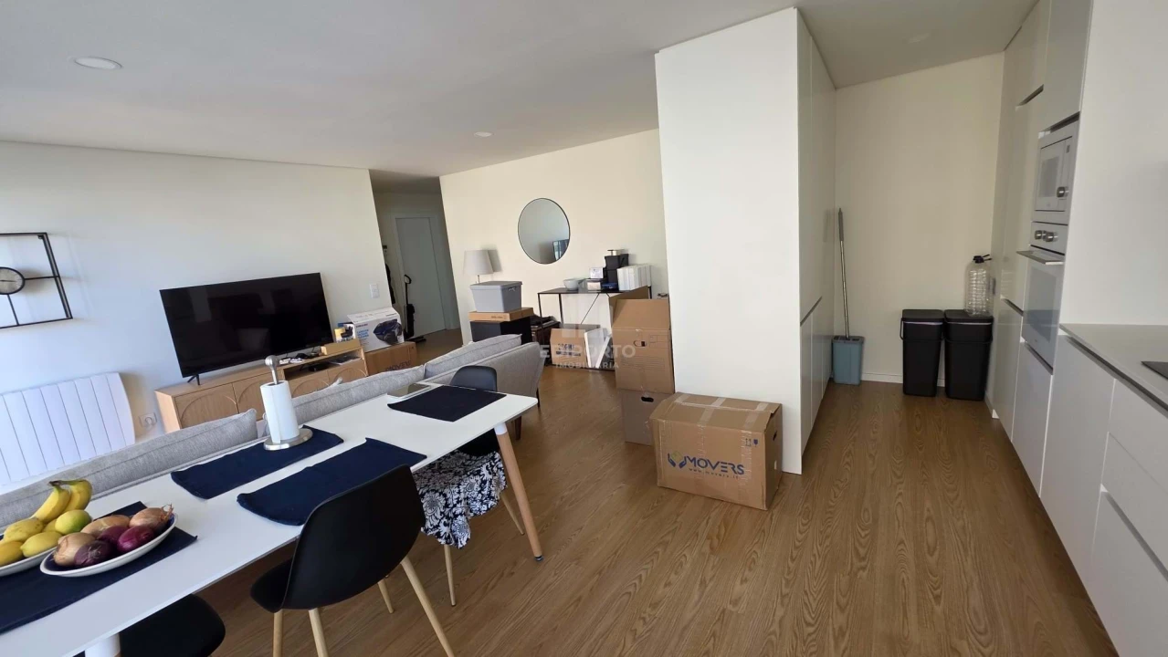 Apartamento T2 para Arrendamento em Santa Marinha Foto 3