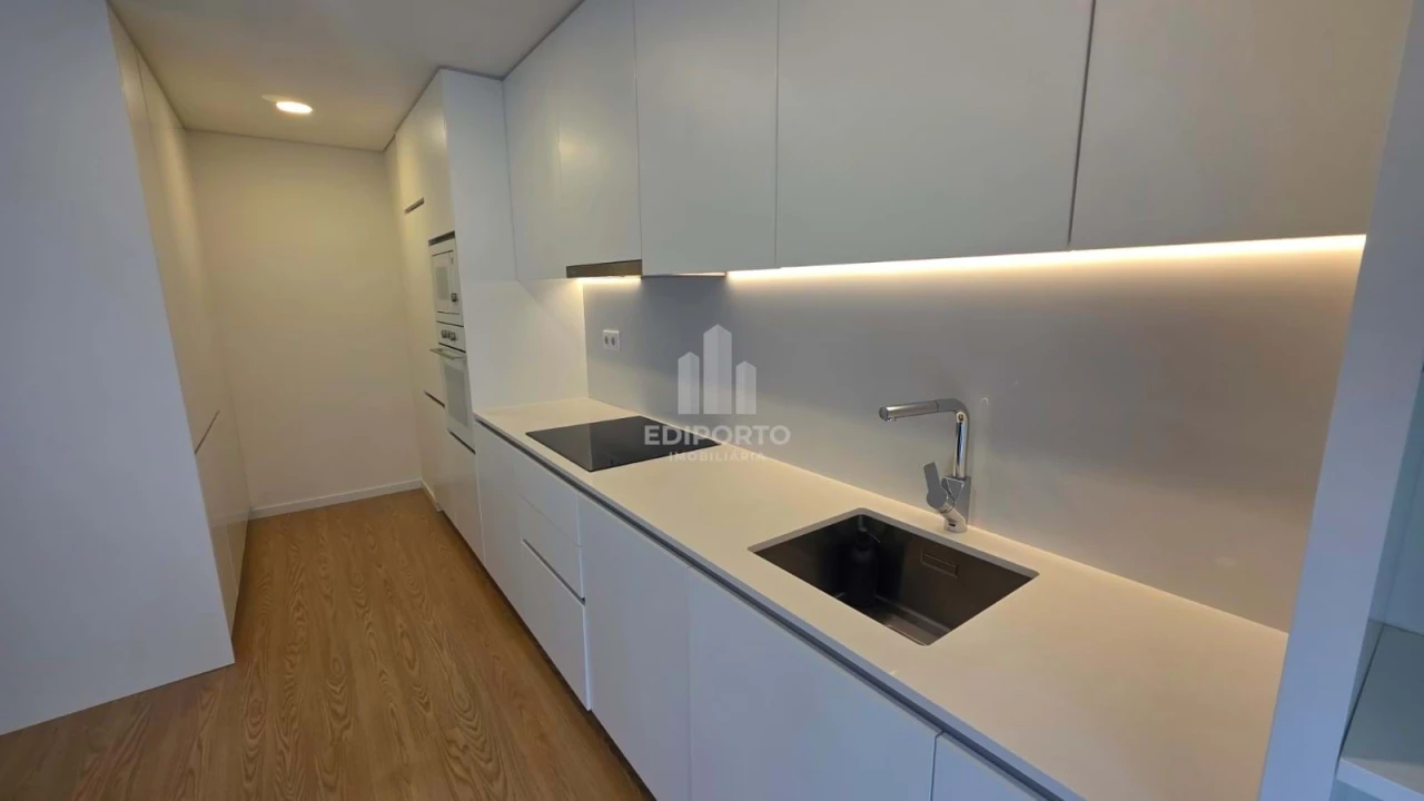 Apartamento T2 para Arrendamento em Santa Marinha Foto 6