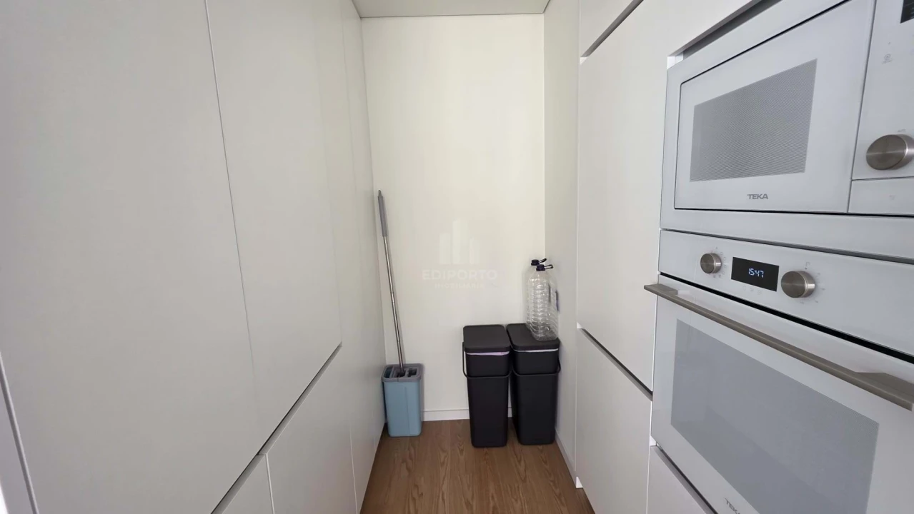 Apartamento T2 para Arrendamento em Santa Marinha Foto 7