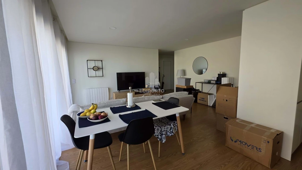 Apartamento T2 para Arrendamento em Santa Marinha Foto 2