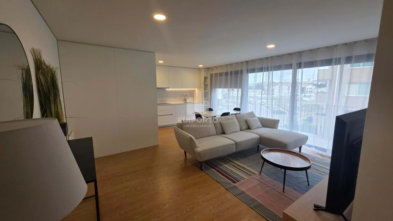 Apartamento T2 para Arrendamento em Santa Marinha Foto 1