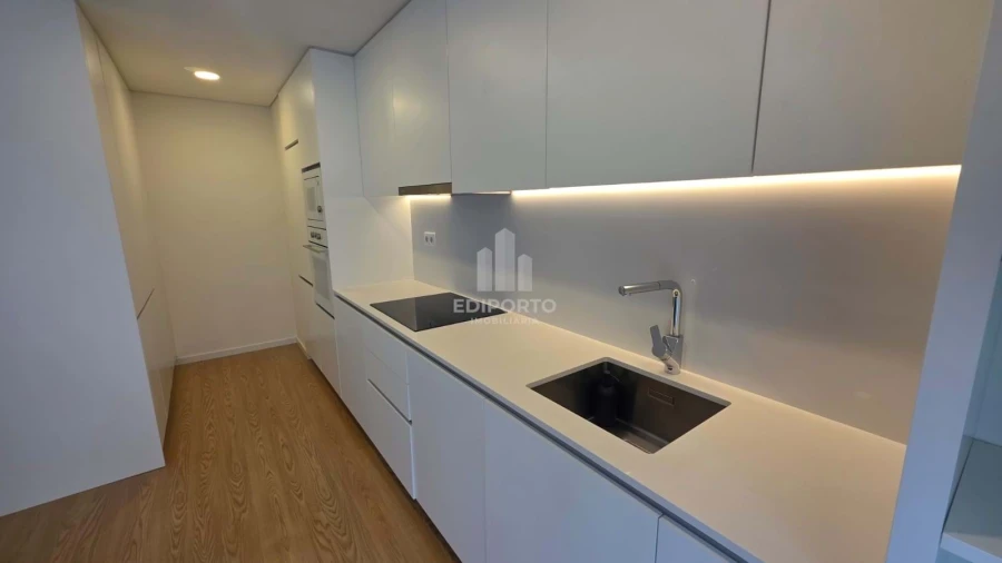 Apartamento T2 para Arrendamento em Santa Marinha Foto 6