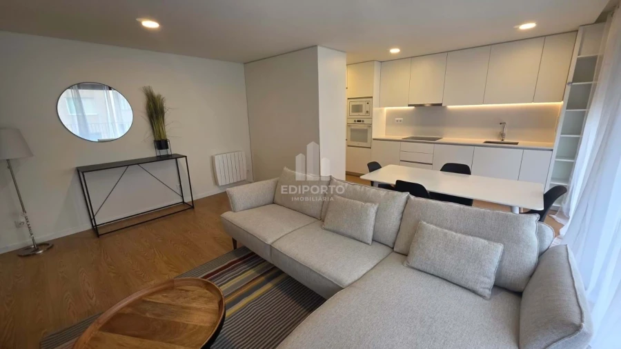 Apartamento T2 para Arrendamento em Santa Marinha Foto 2