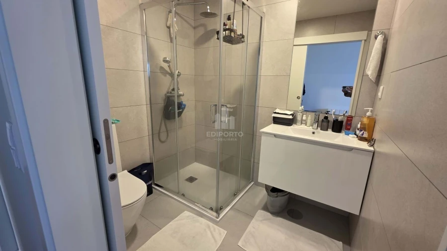 Apartamento T2 para Arrendamento em Santa Marinha Foto 14