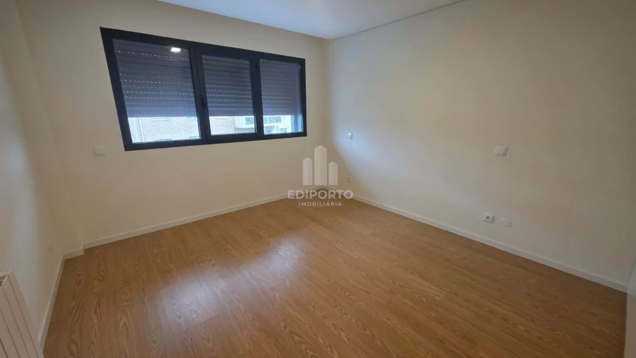 Apartamento T2 para Arrendamento em Santa Marinha Foto 11