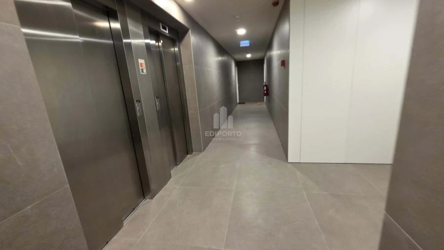 Apartamento T2 para Arrendamento em Santa Marinha Foto 24