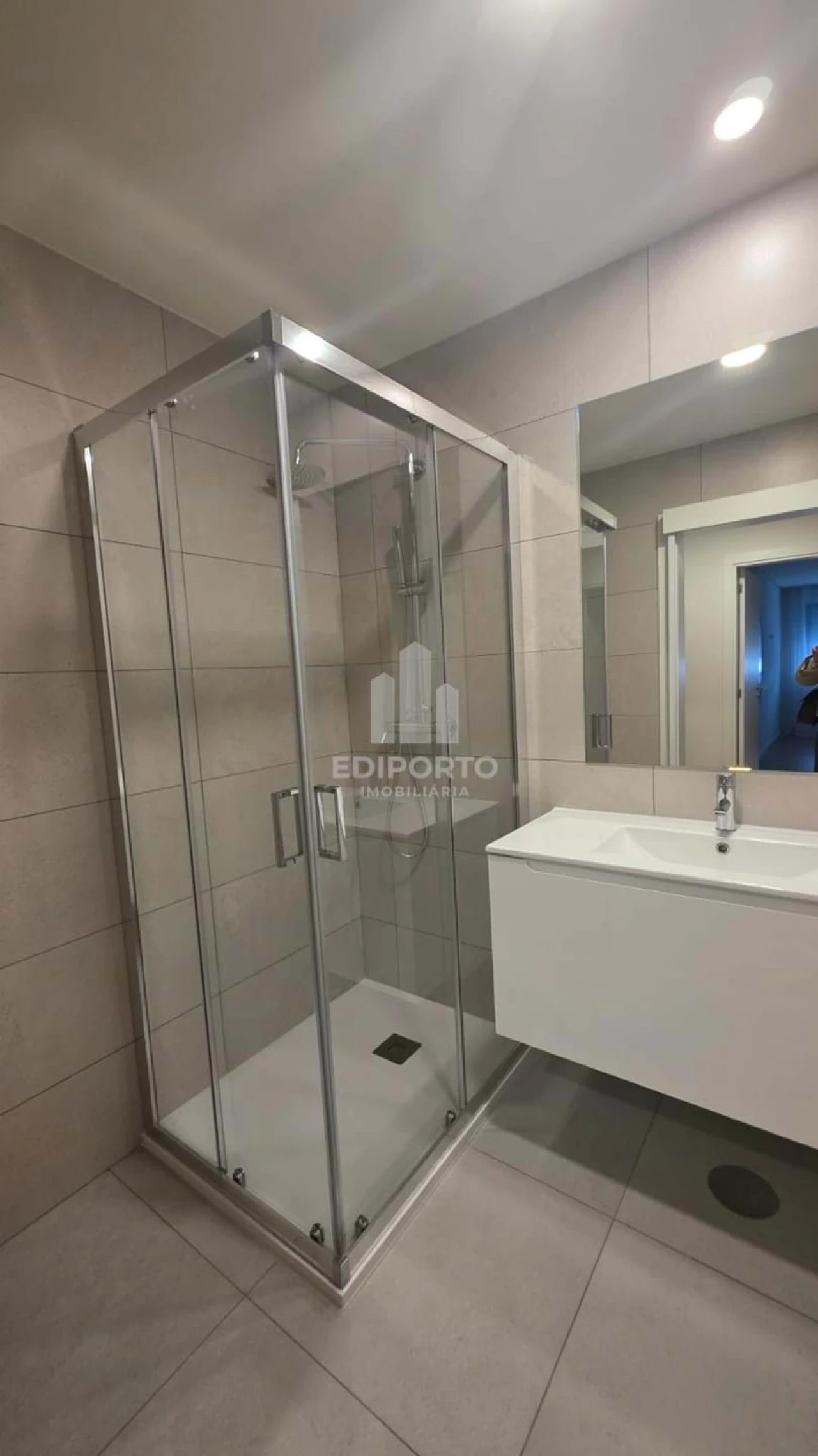 Apartamento T2 para Arrendamento em Santa Marinha Foto 16