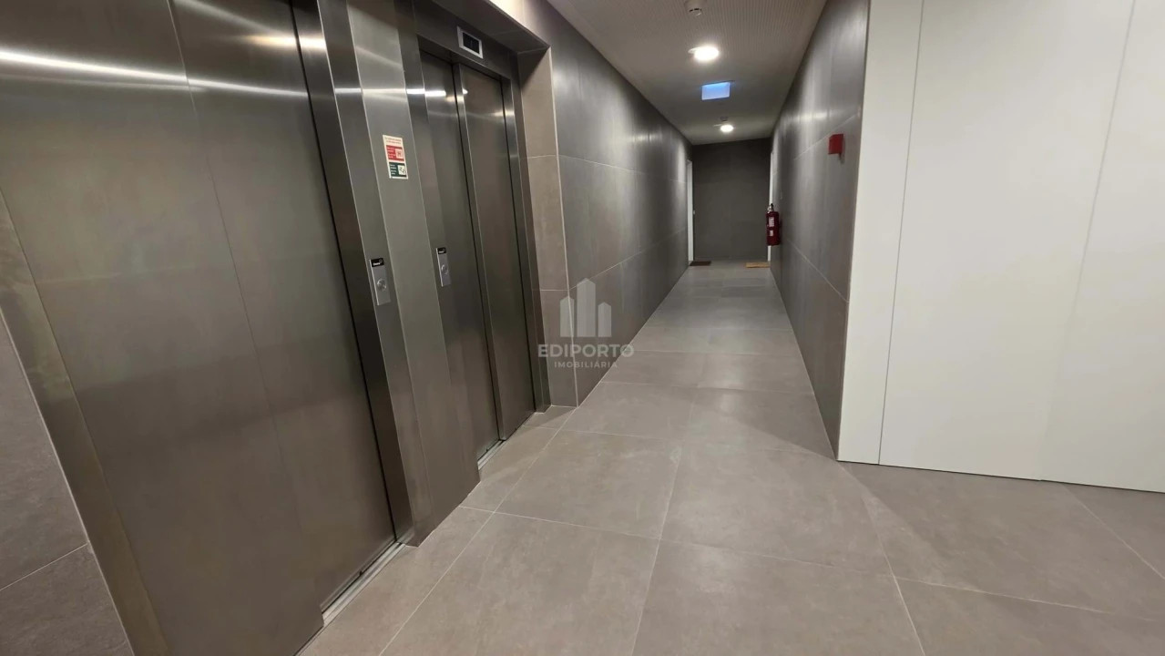 Apartamento T2 para Arrendamento em Santa Marinha Foto 23