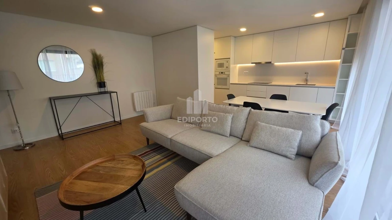 Apartamento T2 para Arrendamento em Santa Marinha Foto 4