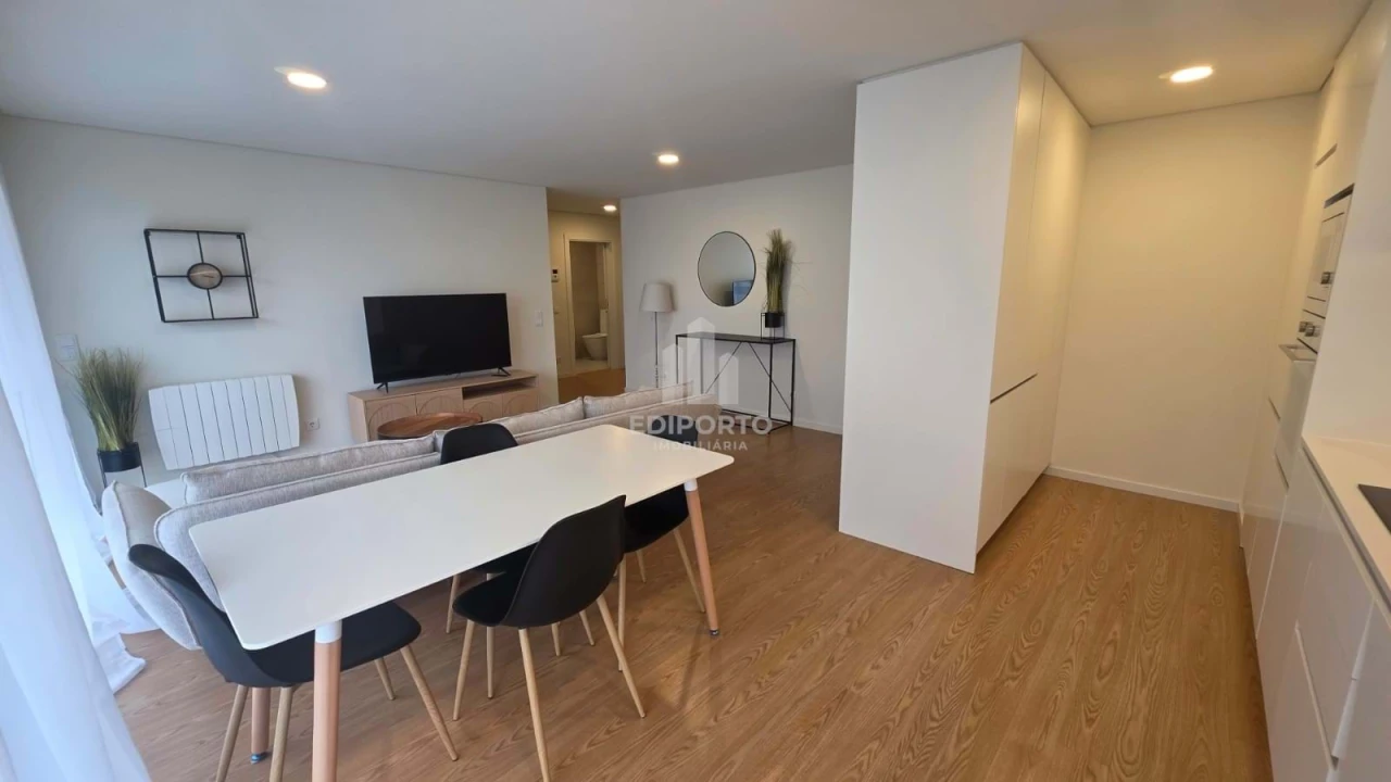 Apartamento T2 para Arrendamento em Santa Marinha Foto 3