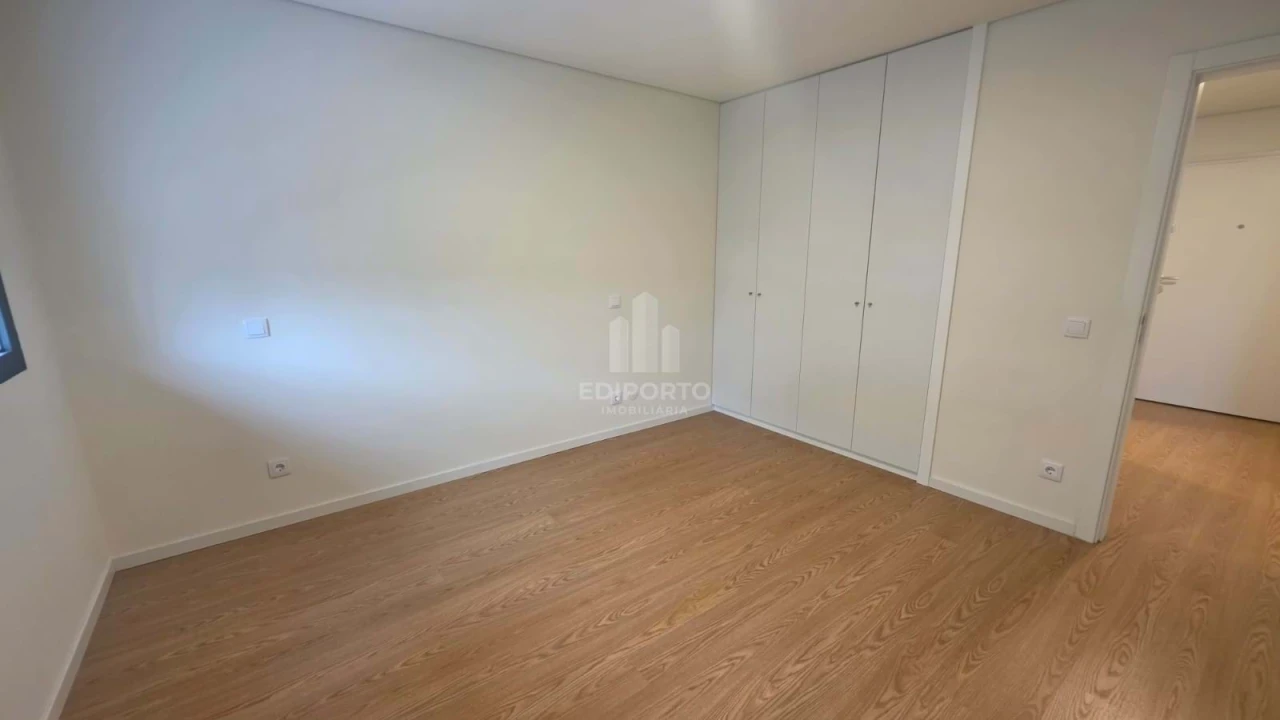 Apartamento T2 para Arrendamento em Santa Marinha Foto 17