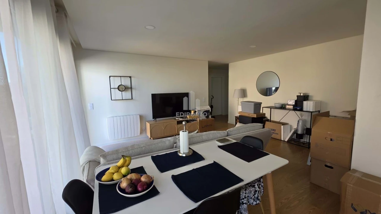 Apartamento T2 para Arrendamento em Santa Marinha Foto 4