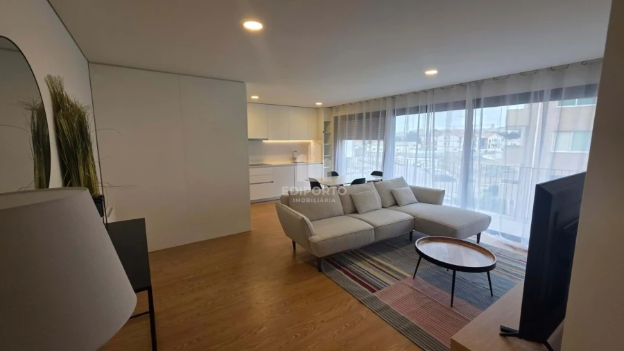 Apartamento T2 para Arrendamento em Santa Marinha