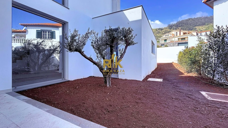 Moradia T3 para Venda em Arco da Calheta Foto 16