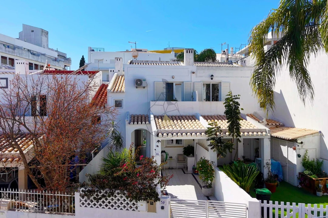 Moradia T2 para Venda em Albufeira e Olhos de Água Foto 1