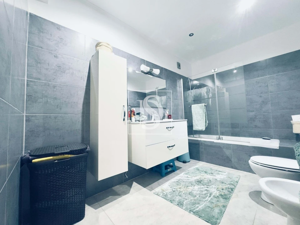 Apartamento T2 para Venda em Agualva e Mira-Sintra Foto 17