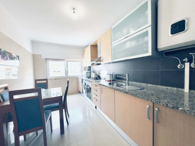 Apartamento T2 para Venda em Agualva e Mira-Sintra Foto 3