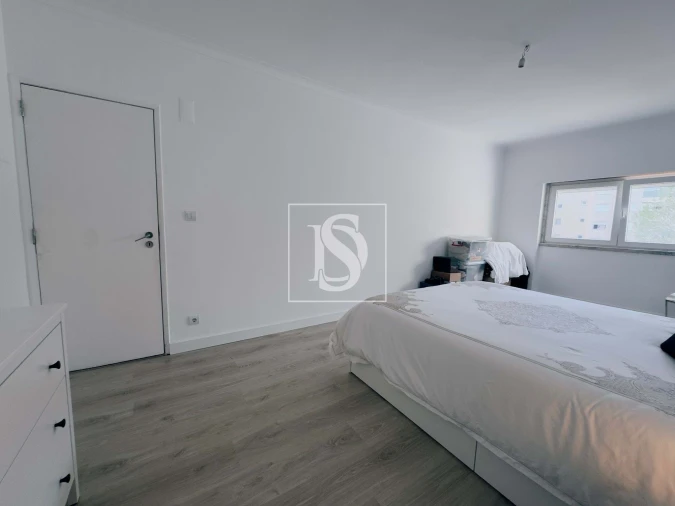 Apartamento T2 para Venda em Agualva e Mira-Sintra Foto 28