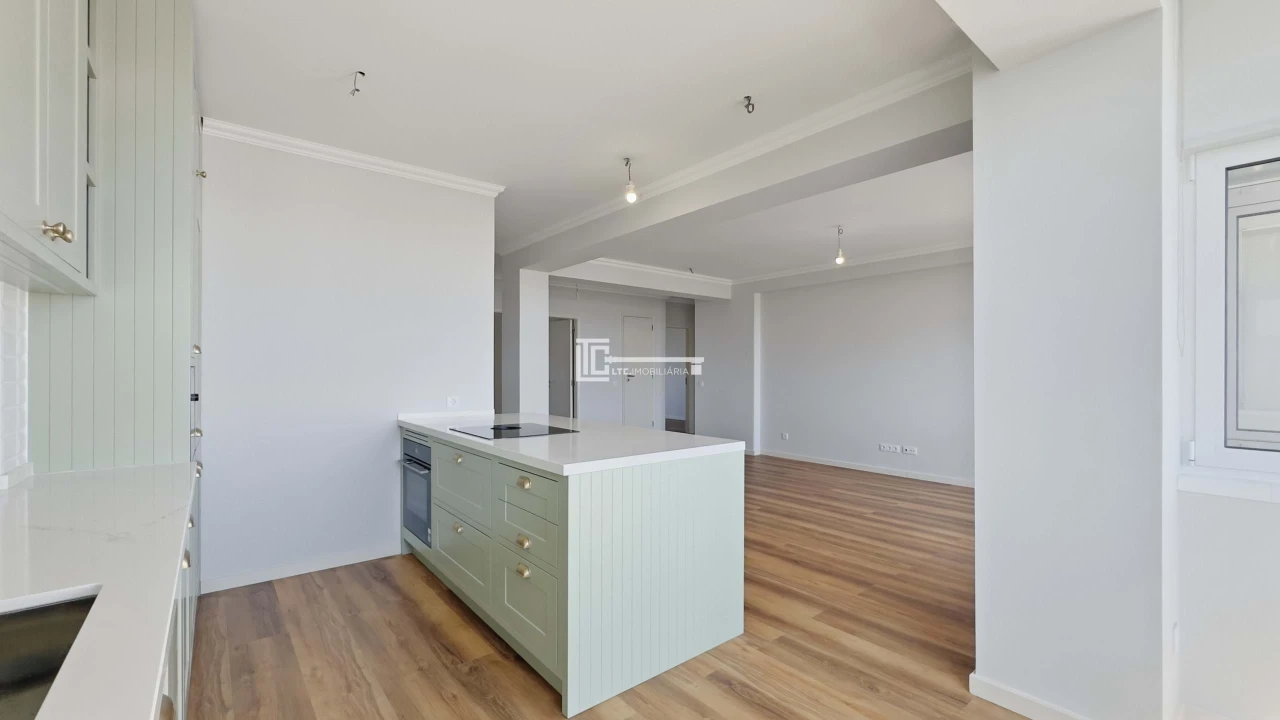 Apartamento T4 para Arrendamento em Olivais Foto 4