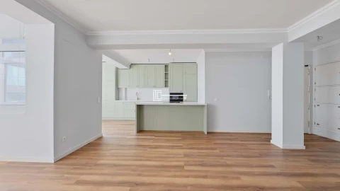 Apartamento T4 para Arrendamento em Olivais