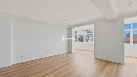 Apartamento T4 para Arrendamento em Olivais