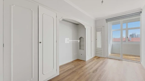 Apartamento T4 para Arrendamento em Olivais